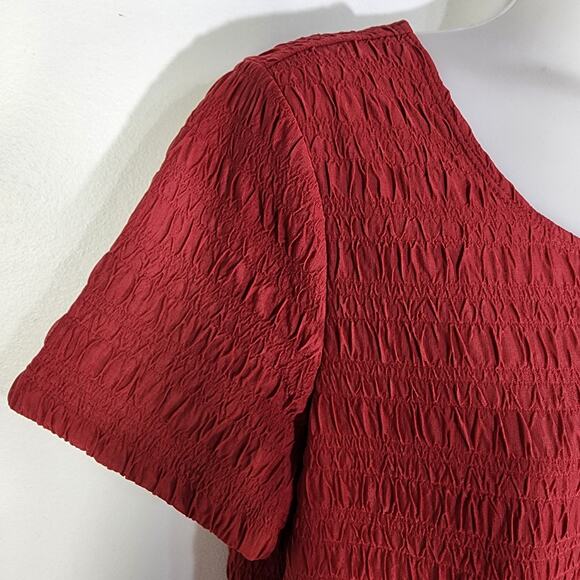 East 5th Womens Top Textured Stretch Red Blouse Short Sleeve Round Neck Medium - Picture 6 of 9